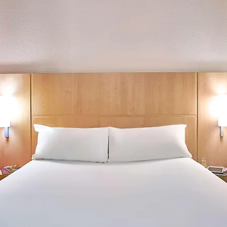 Ibis Centro Hotel 2*