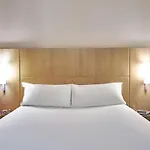 Ibis Centro 2*