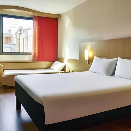 Ibis Centro Hotel 2*
