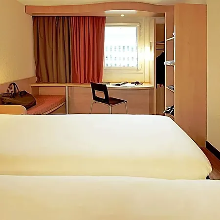 Ibis Centro 2*