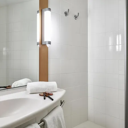 Ibis Centro 2*
