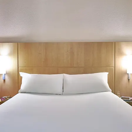 Ibis Centro 2*