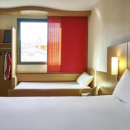 Ibis Centro 2*